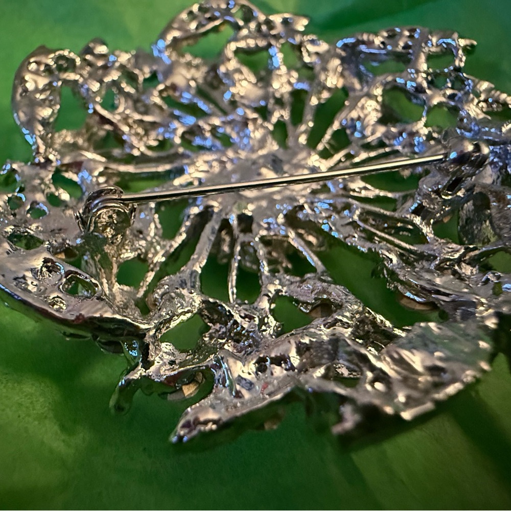 Silver Starburst Brooch with Rhinestones - Picture 3 of 4